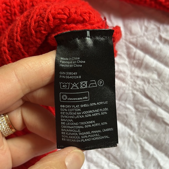 Red H&M Knit Sweater, size S - Picture 4 of 9